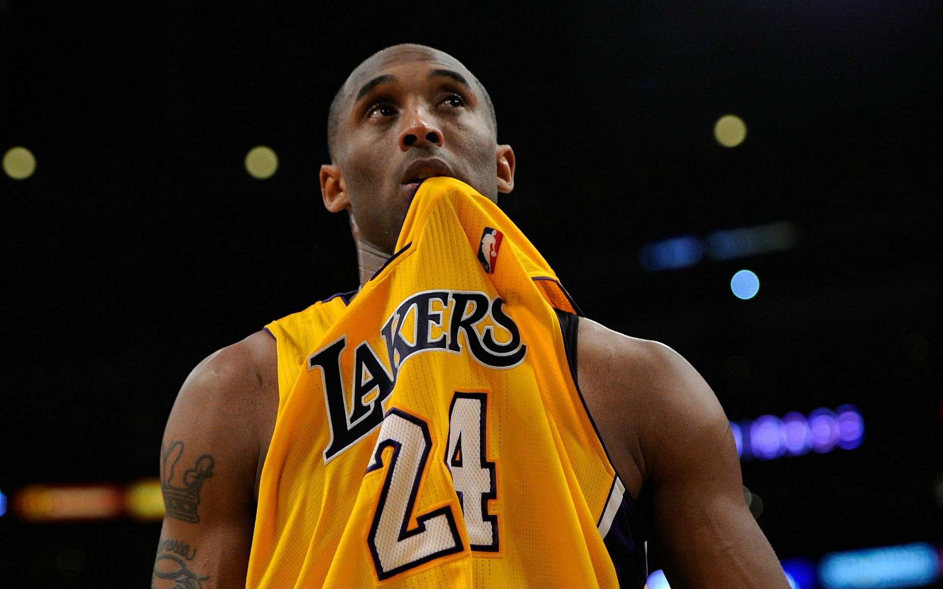 首秀就有惊 首秀就有惊