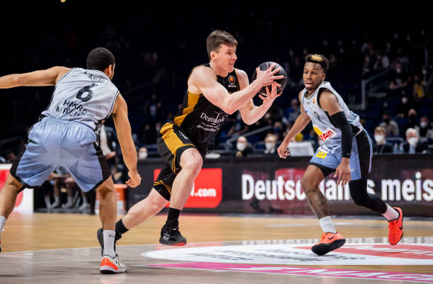 格的注册审 格的注册审